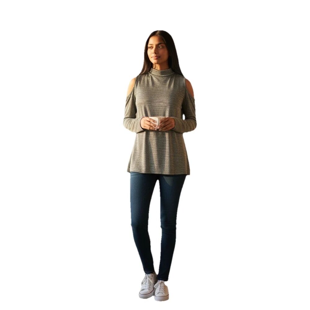 Adrianna Papell Cold Shoulder Top. Medium    LTOP510